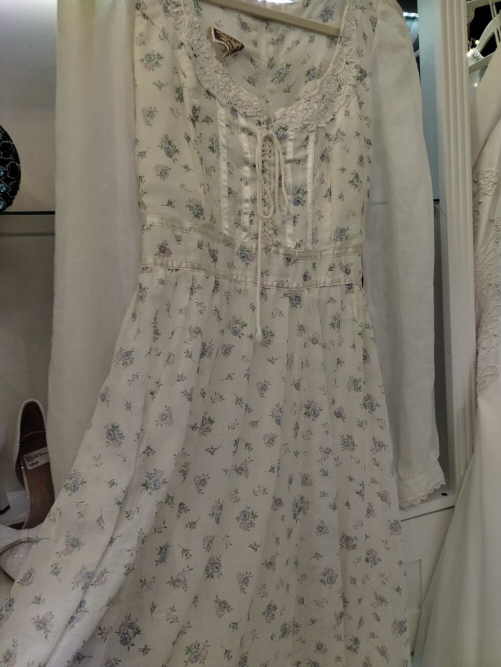 Vintage 80s Gunne Sax White Prairie Maxi Dress with Blue Flowers - Picture 5 of 8